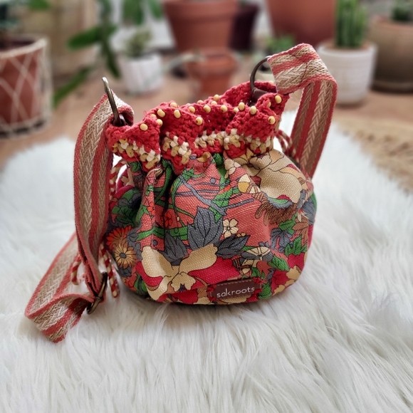 SAKROOTS Bucket Bag - Picture 5 of 13